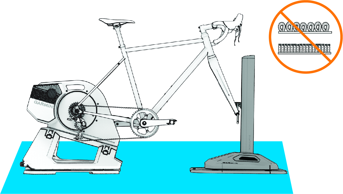 Fiets met Tacx accessoires op een mat